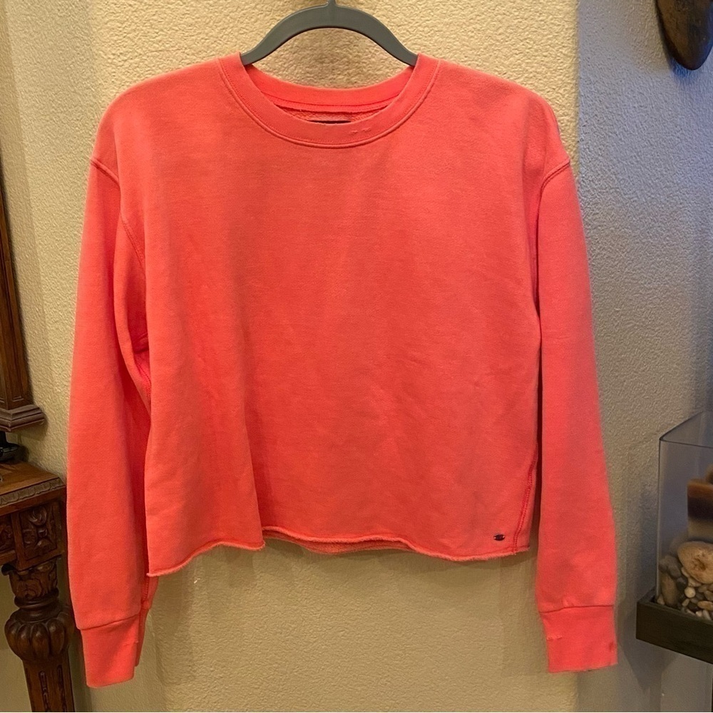 AMERICAN EAGLE OUTFITTERS Women Coral/Peach Distressed Soft Sweater Size Medium